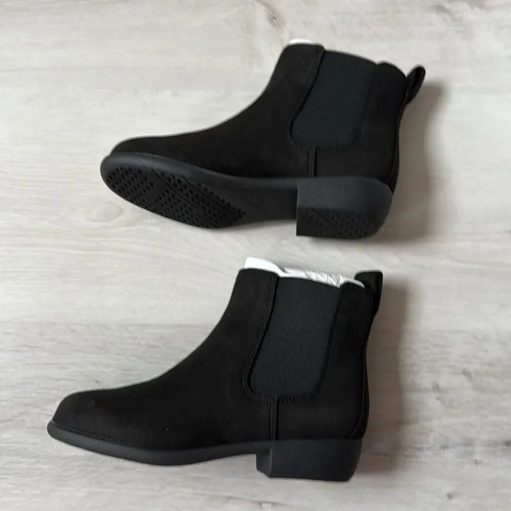 Aerosoles Steppy Ankle Boot‎ black faux suede Girls size 11 NWT in box